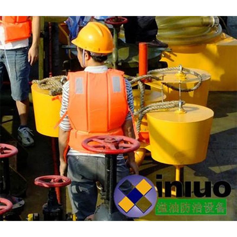 新絡(luò)YS20堰式收油機(jī)圖片2