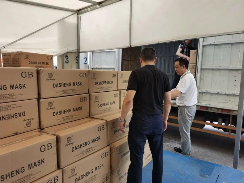 助力揚(yáng)州抗役上海大勝公司捐贈(zèng)25萬只防疫口罩2