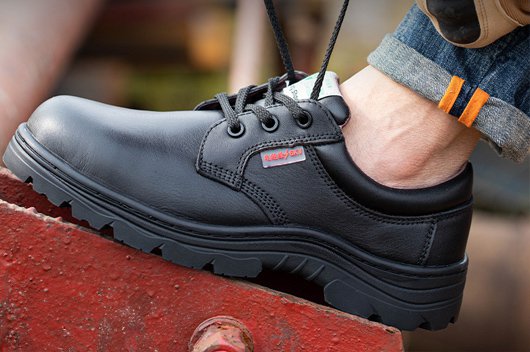 國產絕緣鞋什么牌子好