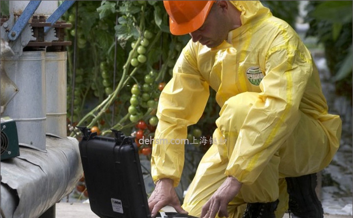 雷克蘭CT1SL428EB防化服穿著實物圖