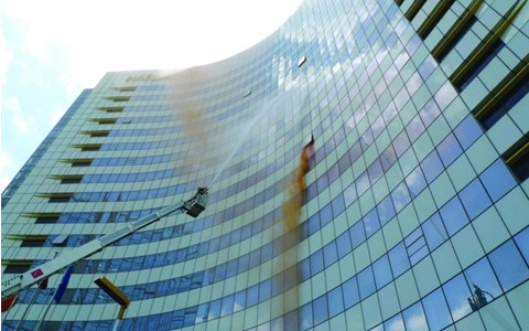 高層建筑發生火災云梯滅火圖片