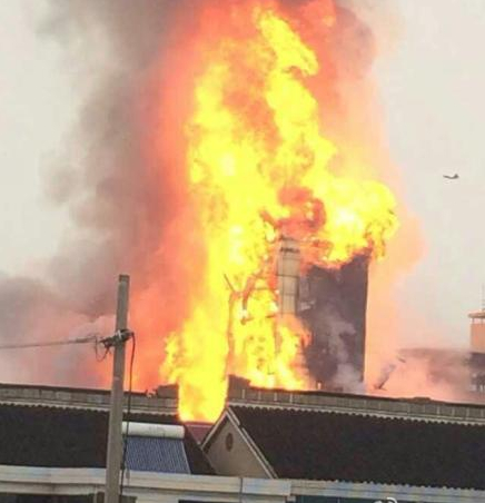 江蘇如皋雙馬化工廠發(fā)生爆炸現(xiàn)場圖2