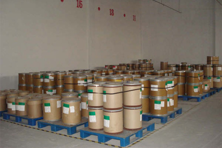 可燃?xì)怏w探測(cè)器、盛漏托盤是化學(xué)品倉(cāng)庫(kù)中最常用的防泄漏器材