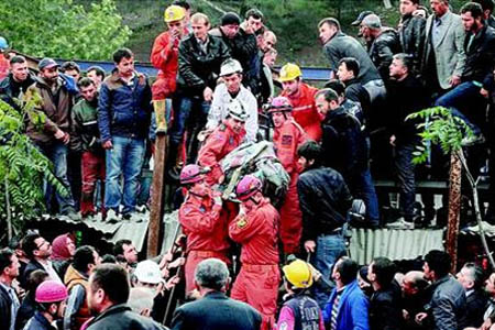 煤礦爆炸事故現(xiàn)場救援圖片2