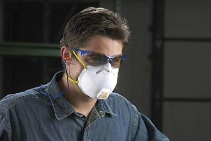 選擇工業(yè)防塵口罩預(yù)防粉塵及顆粒飛濺物對(duì)人體的傷害