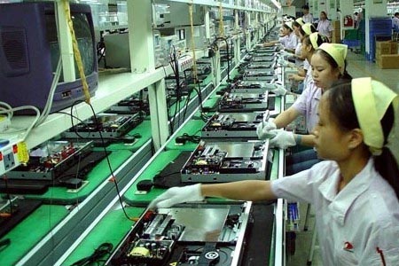 富士康類型的電子廠操作員并沒有做任何的防護措施