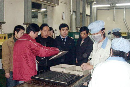 普通活性炭口罩無法有效防護陶瓷生產中的有毒粉塵