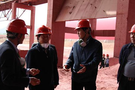 戴防塵口罩檢查粉塵區域個人防護情況