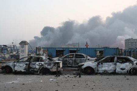 天津濱海危化品爆炸上千輛汽車被燒毀