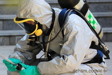 化工企業穿戴空氣呼吸器防化服檢測