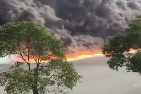 宜昌中興化工物料泄漏引發火災現場圖