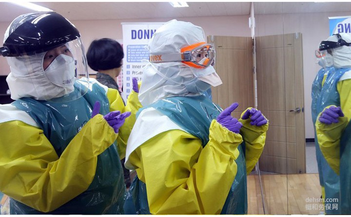 穿醫(yī)用防護(hù)服研究傳染疾病疫苗